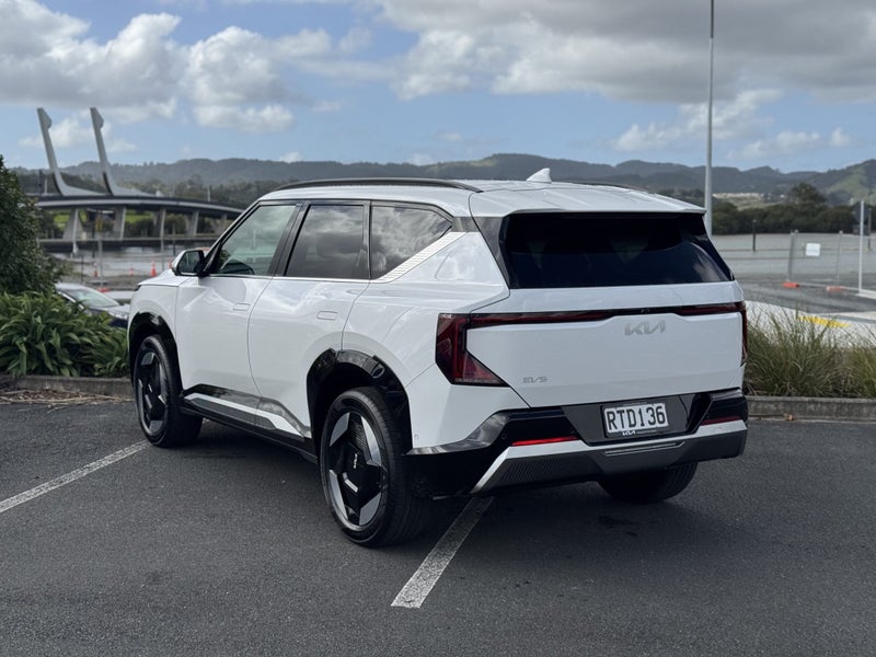 2026 Kia EV5 Earth AWD LR image 5
