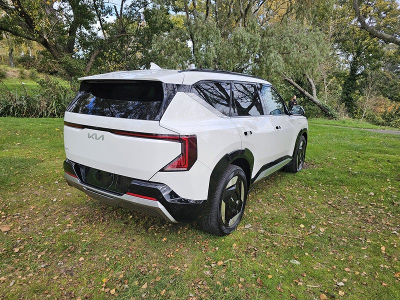 2026 Kia EV5 EARTH LR AWD 88KWH image 3