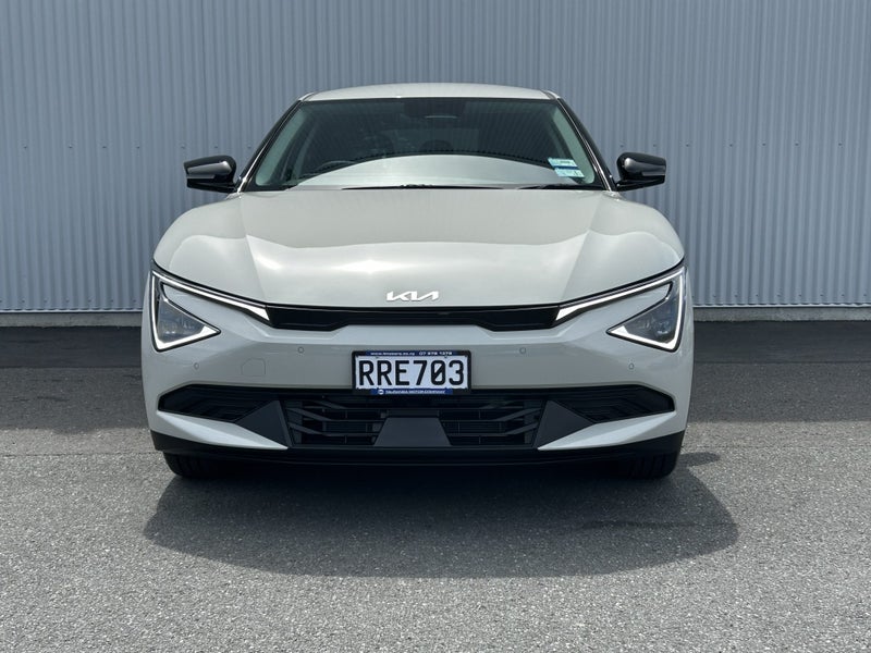 2026 Kia EV6 LIGHT LONG RANGE 84KWH image 2