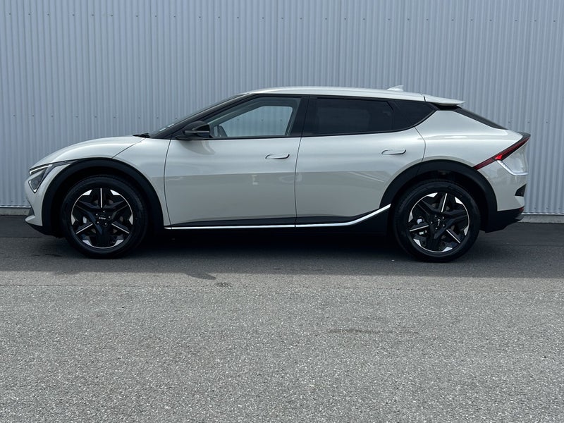 2026 Kia EV6 LIGHT LONG RANGE 84KWH image 3