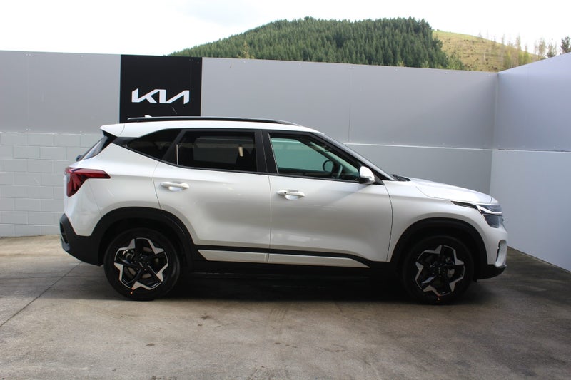 2026 Kia Seltos EX 2.0 SUV image 2