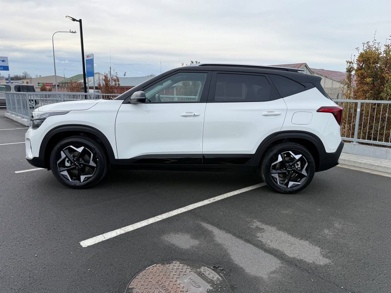 2026 Kia Seltos EX 2.0 (Two Tone) image 5