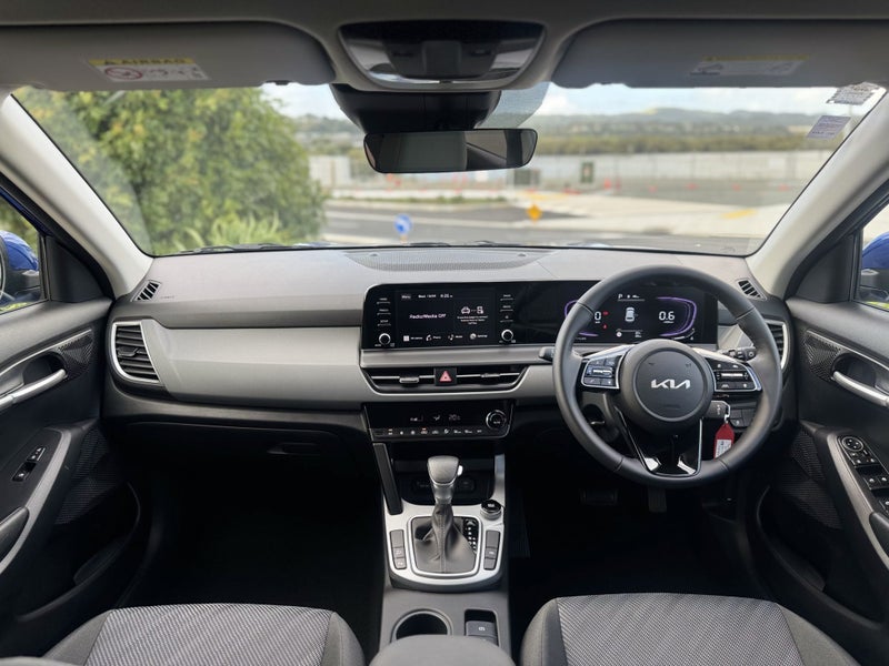 2026 Kia Seltos LX + 2.0 auto image 2