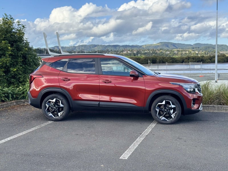 2026 Kia Seltos LX + 2.0 auto image 2
