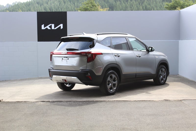 2026 Kia Seltos LX 2.0 SUV image 3
