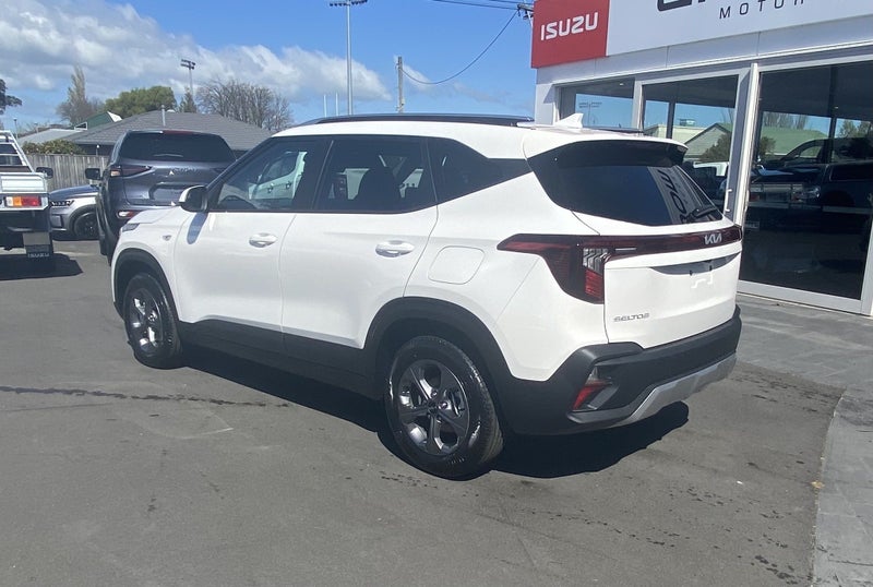 2026 Kia Seltos LX 2.0L auto image 3