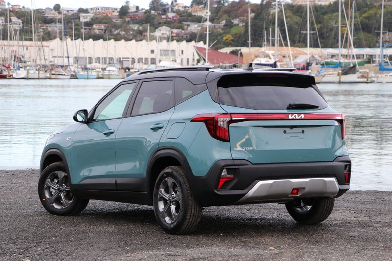 2026 Kia Seltos LX 2.0L DOHC IVT image 2