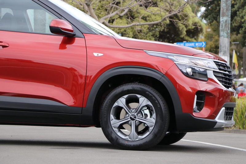 2026 Kia Seltos LX 2.0L DOHC IVT image 4