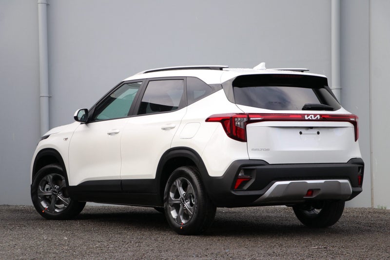2026 Kia Seltos LX 2.0L DOHC IVT image 2