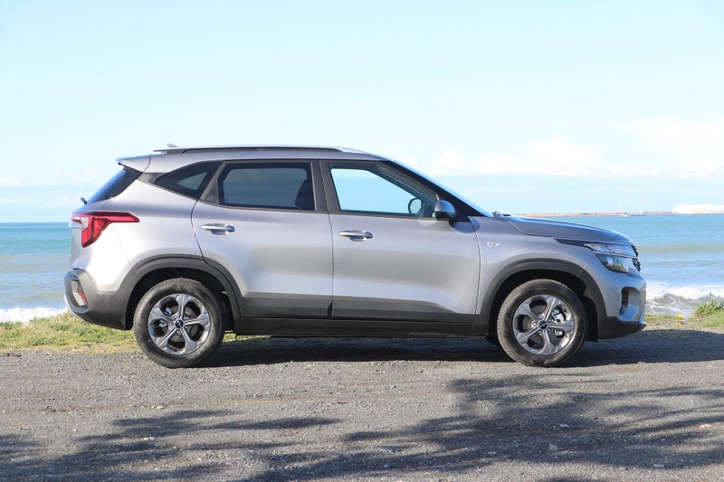 2026 Kia Seltos LX 2.0L DOHC IVT image 3