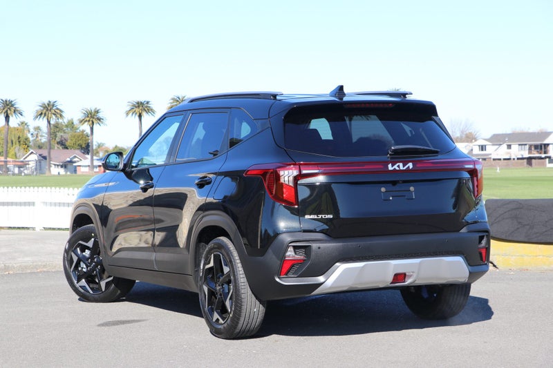 2026 Kia Seltos Lx+ 2.0L DOHC IVT image 2