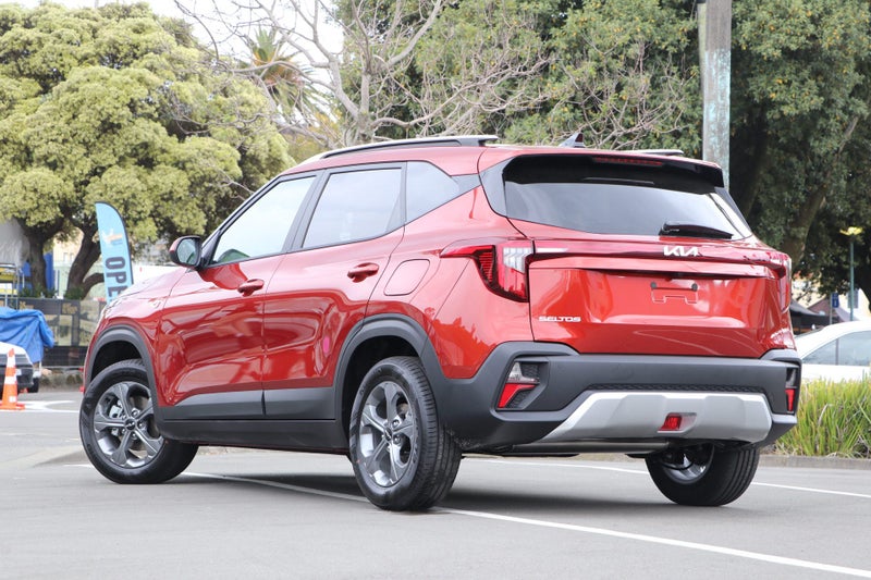 2026 Kia Seltos LX 2.0L DOHC IVT image 2