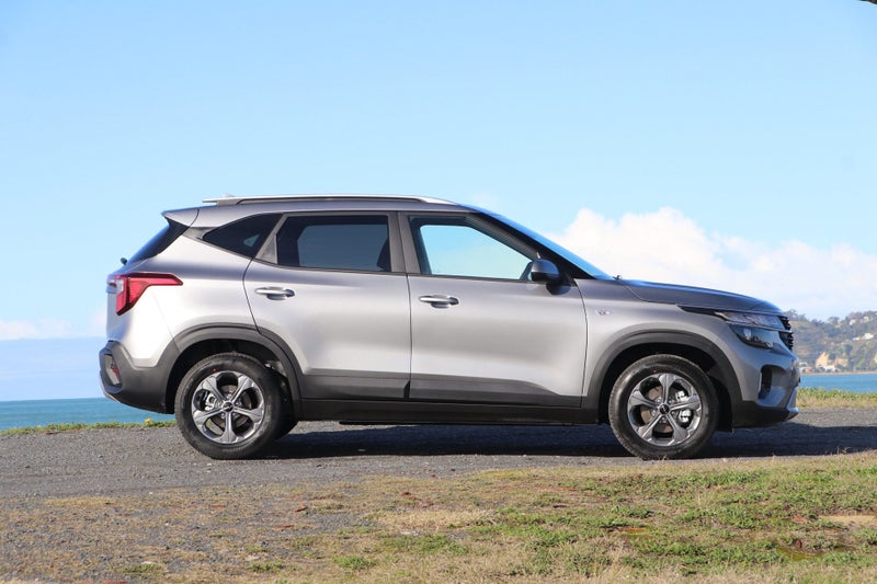 2026 Kia Seltos LX 2.0L DOHC IVT image 3