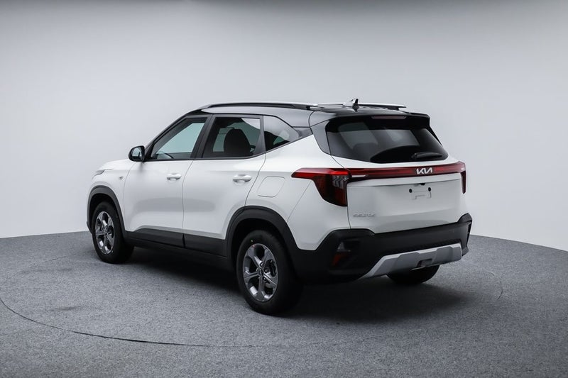 2026 Kia Seltos LX 2.0L DOHC IVT (2-Tone)** image 5