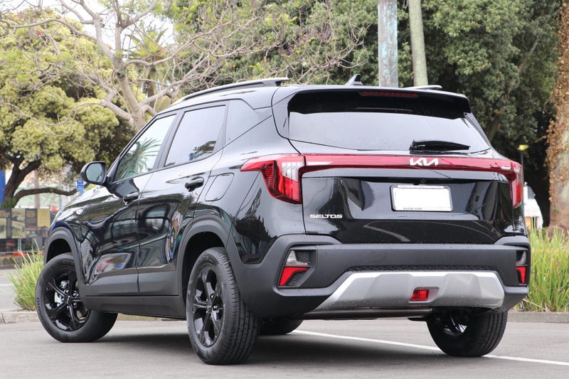 2026 Kia Seltos LX 2.0L DOHC IVT image 2