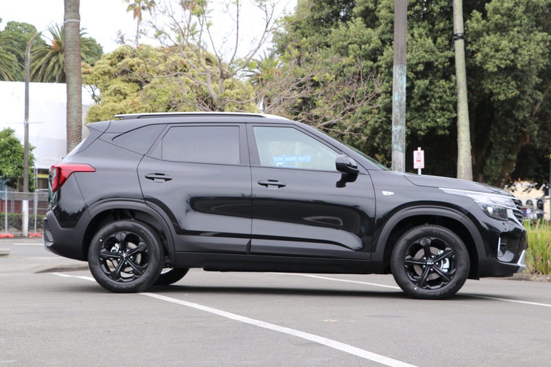 2026 Kia Seltos LX 2.0L DOHC IVT image 3