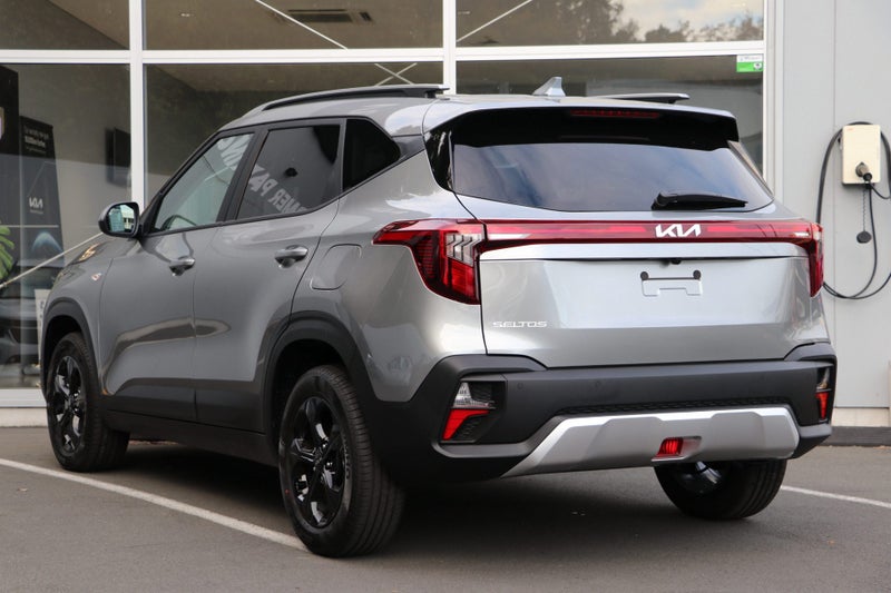 2026 Kia Seltos LX 2.0L DOHC IVT image 2