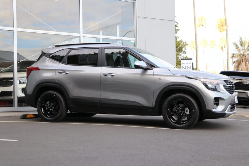 2026 Kia Seltos LX 2.0L DOHC IVT image 3