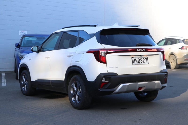 2026 Kia Seltos LX 2.0L DOHC IVT image 2