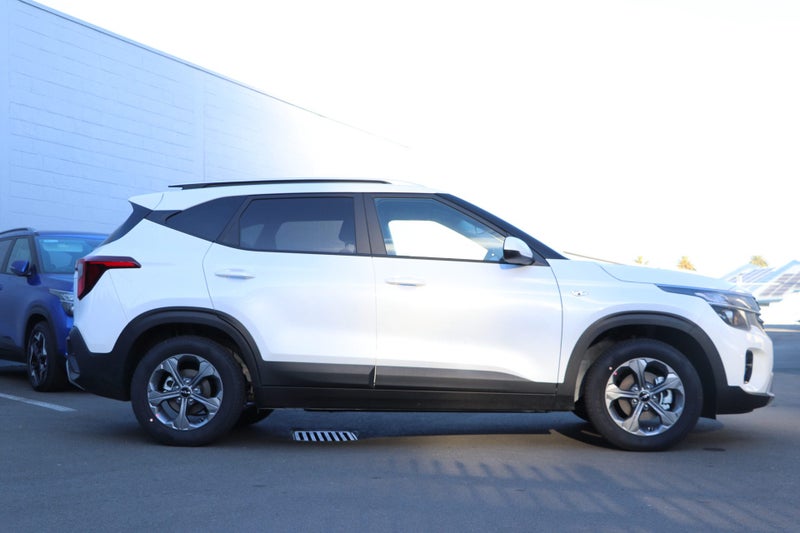 2026 Kia Seltos LX 2.0L DOHC IVT image 3