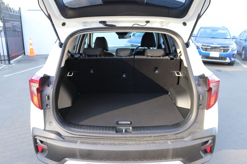 2026 Kia Seltos LX 2.0L DOHC IVT image 5