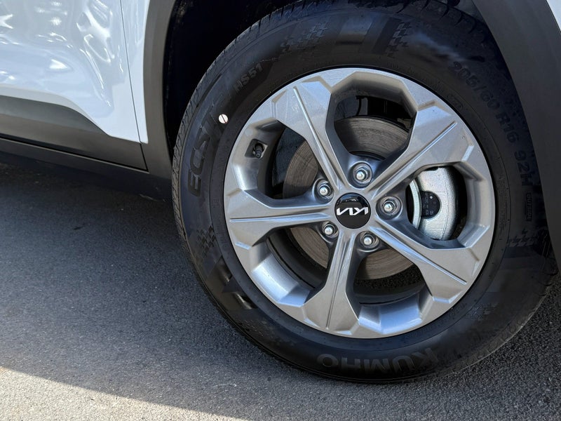 2026 Kia Seltos LX image 2