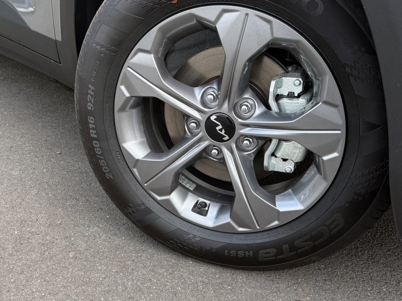 2026 Kia Seltos LX image 2