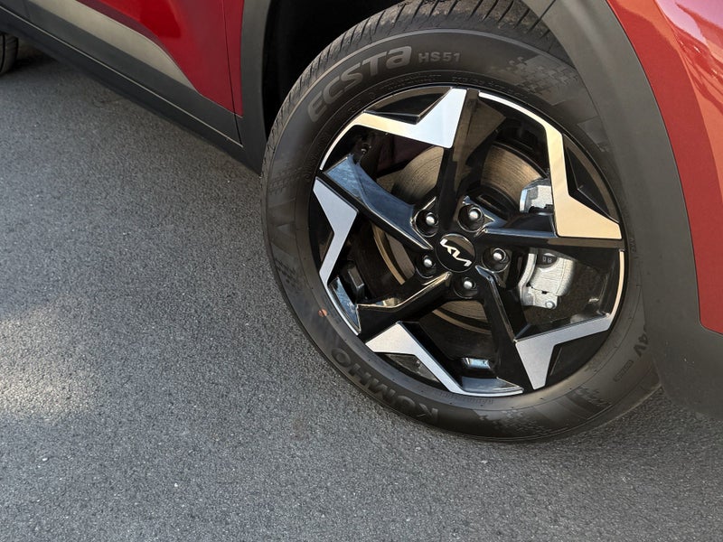 2026 Kia Seltos LX+ image 2