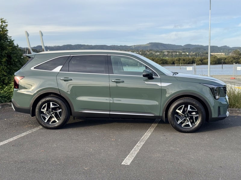 2026 Kia Sorento HEV Earth AWD 1.6 Turbo 6 spee... image 2