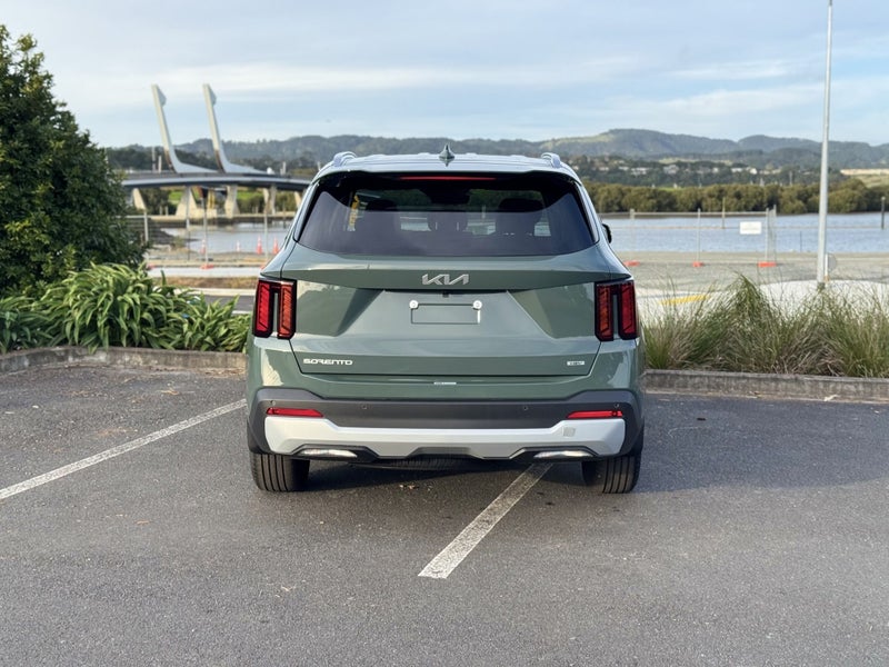 2026 Kia Sorento HEV Earth AWD 1.6 Turbo 6 spee... image 4