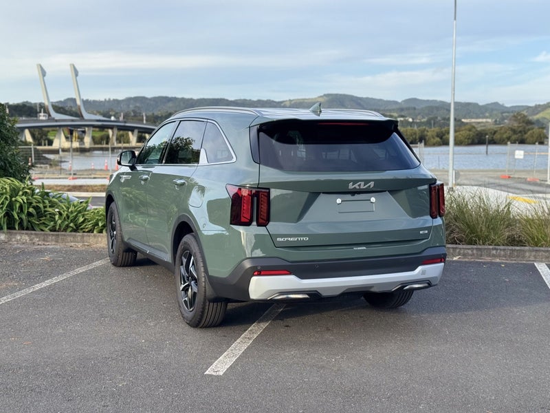 2026 Kia Sorento HEV Earth AWD 1.6 Turbo 6 spee... image 5