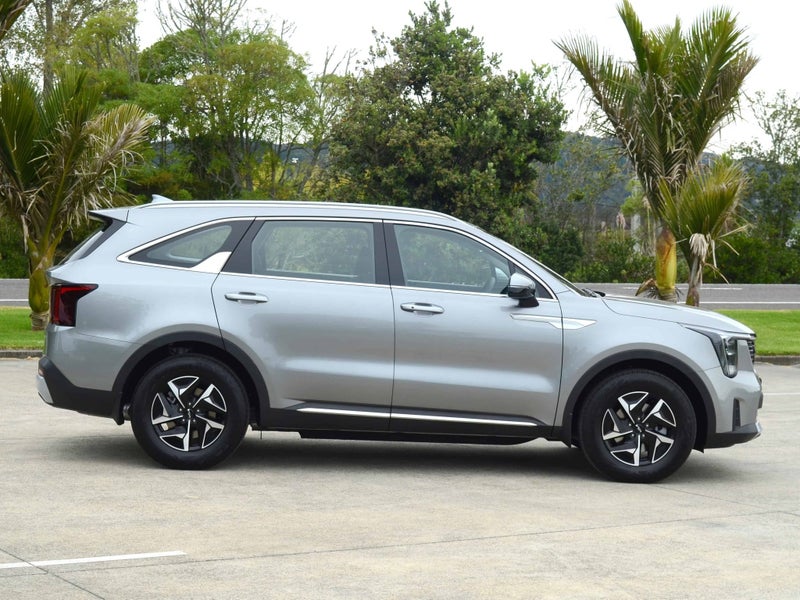 2026 Kia Sorento HEV Light image 2