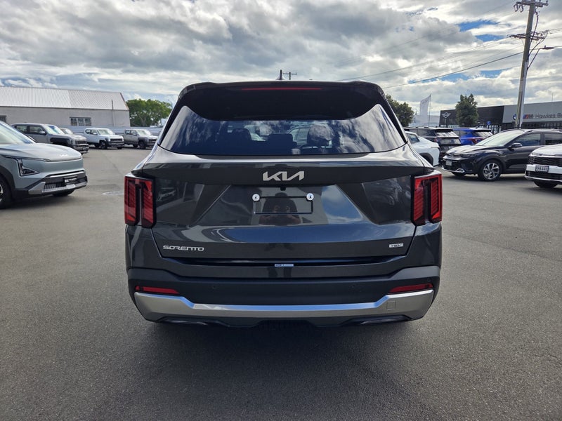 2026 Kia Sorento WATER HEV AWD image 4