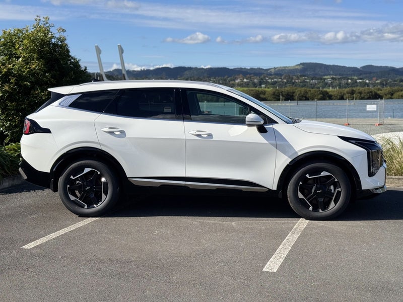2026 Kia Sportage Earth AWD HEV 1.6 T image 2