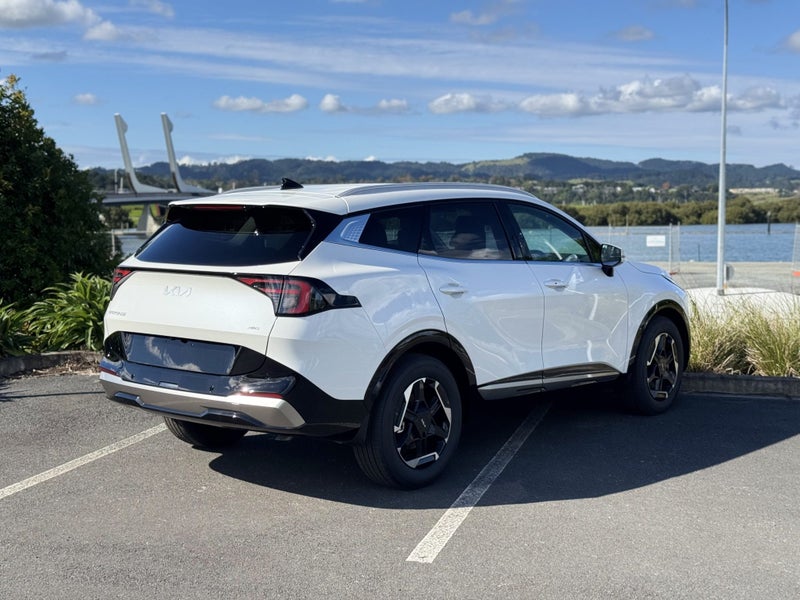 2026 Kia Sportage Earth AWD HEV 1.6 T image 3