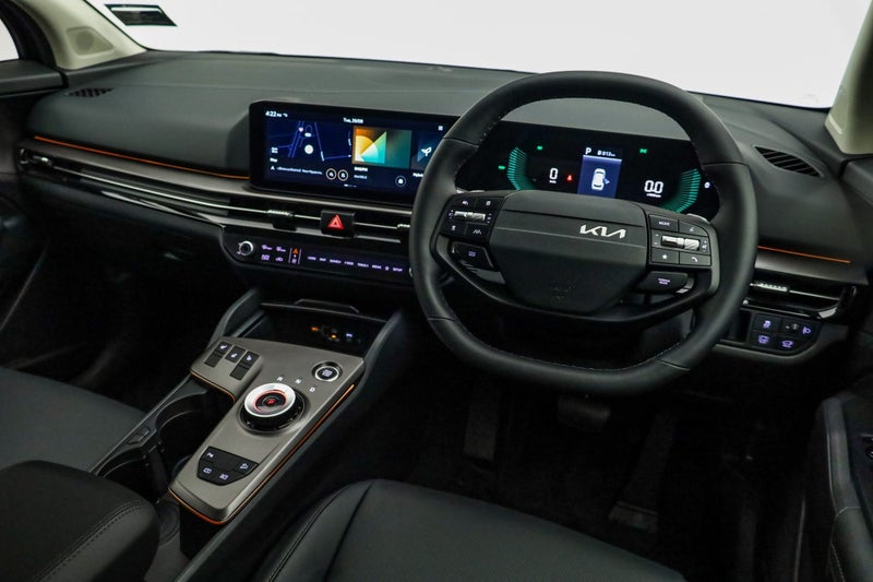 2026 Kia Sportage HEV Earth AWD image 2