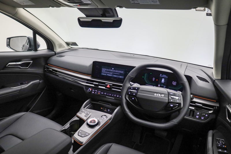 2026 Kia Sportage HEV Earth AWD image 2