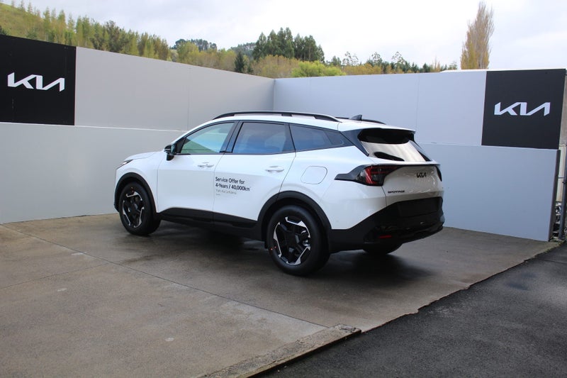 2026 Kia Sportage HEV X-Line AWD 1.6T A/T image 3