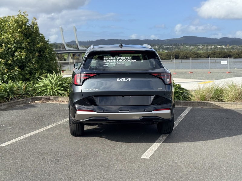 2026 Kia Sportage LIGHT 1.6 HEV AWD image 4
