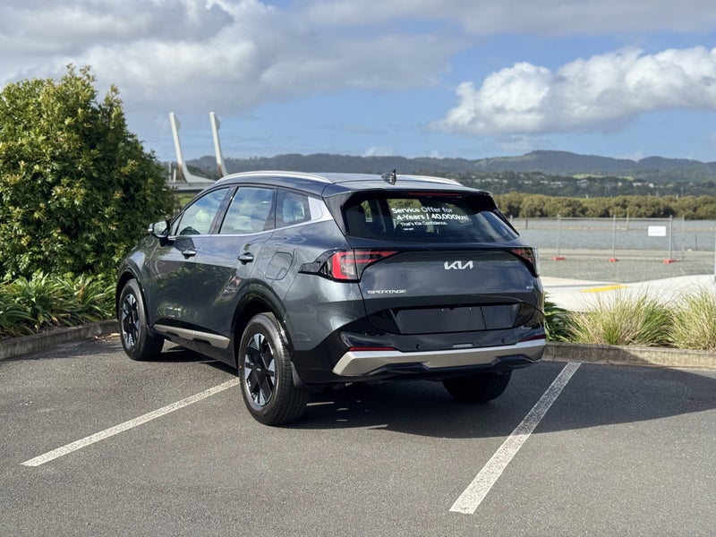 2026 Kia Sportage LIGHT 1.6 HEV AWD image 5