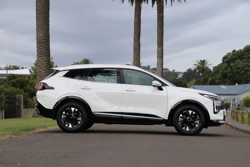 2026 Kia Sportage Light HEV AWD image 3