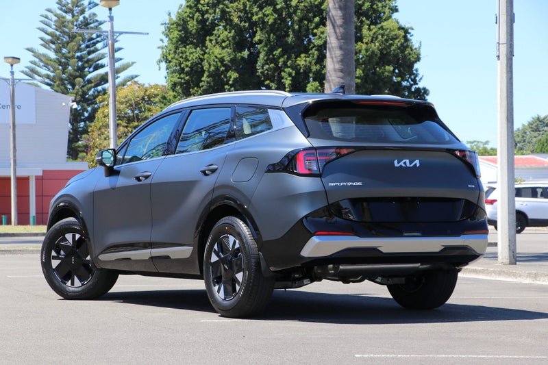 2026 Kia Sportage Light HEV AWD image 2