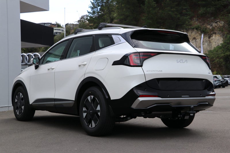 2026 Kia Sportage Light HEV AWD image 2