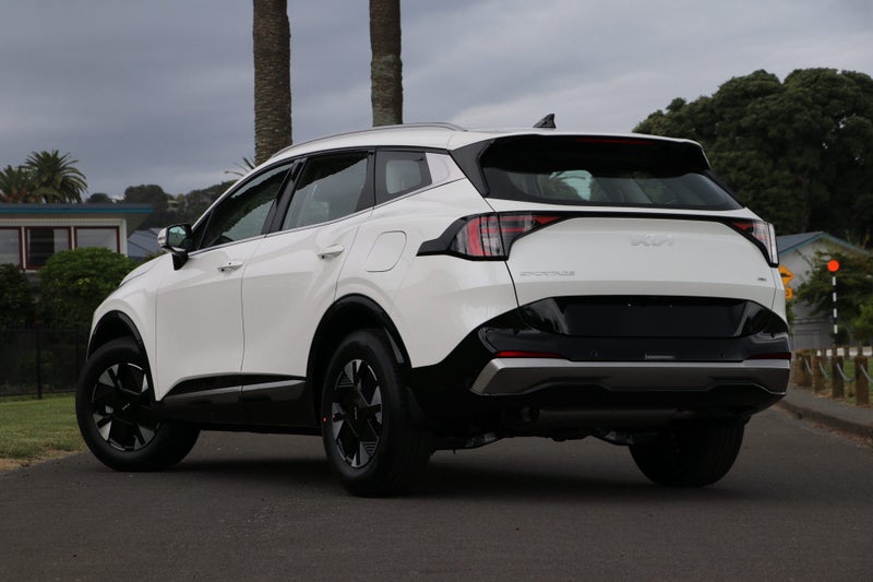 2026 Kia Sportage Light HEV AWD image 2