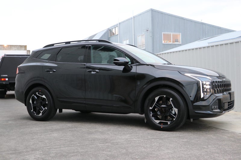 2026 Kia Sportage X-Line HEV 2WD image 3