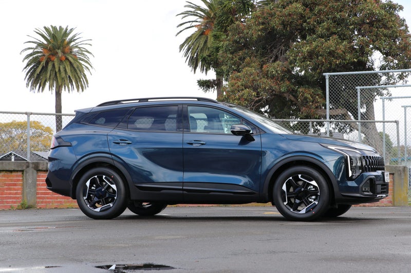2026 Kia Sportage X-Line HEV AWD image 3