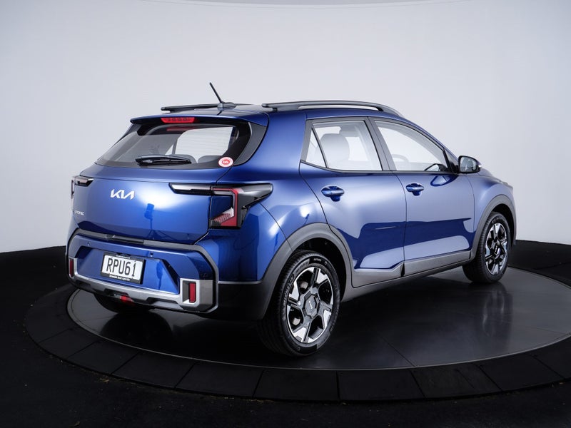 2026 Kia Stonic LX 1.0T image 3