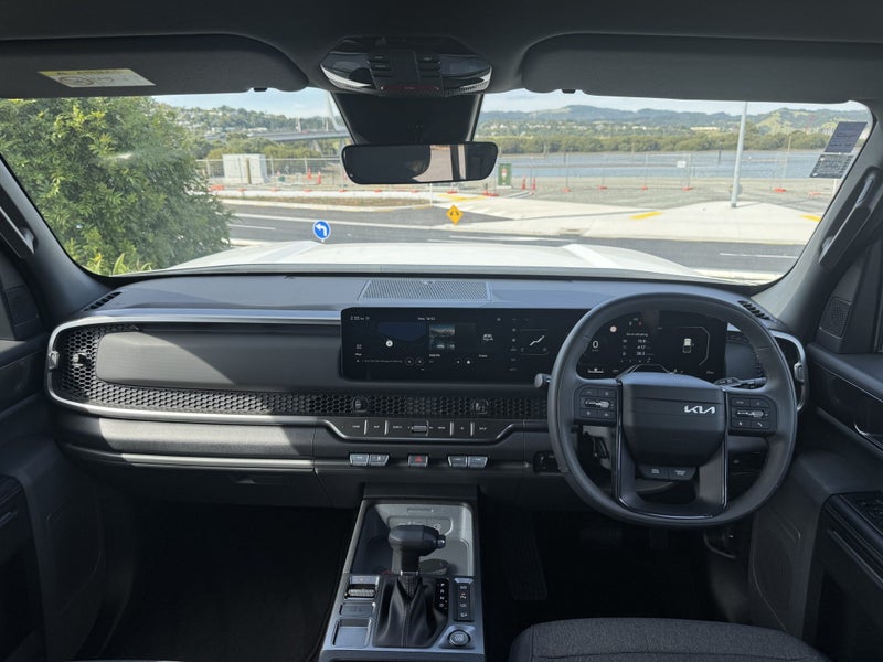 2026 Kia Tasman TXR 4 WD 2.2 diesel 8 speed auto image 2