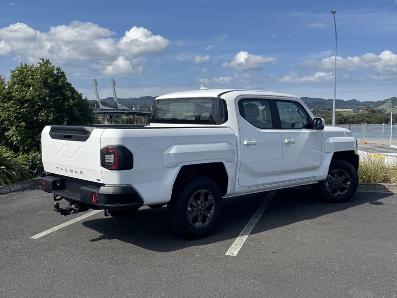 2026 Kia Tasman TXR 4 WD 2.2 diesel 8 speed auto image 4