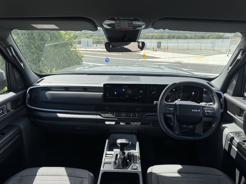 2026 Kia Tasman TXR 4 WD 2.2 diesel 8 speed auto image 2